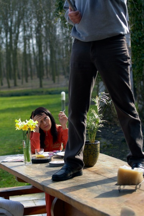 Young slut seduces an old man in the garden and checks that off her to do list 16118061