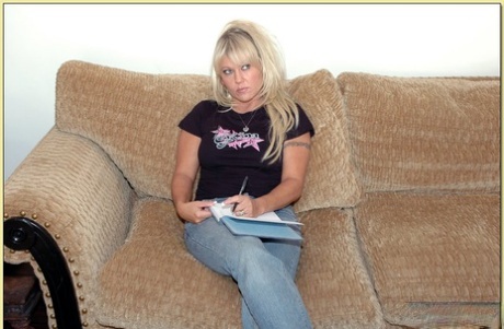 Busty mom Chennin Blanc got her cunt stuffed and drilled hard core 97608473